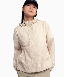 Легкая, водоотталкивающая, компактная нейлоновая куртка с принтом и застежкой-молнией.