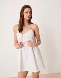 Гламурное мини-платье свободного кроя белого цвета Glamorous