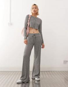 Прямые брюки для йоги COLLUSION в серую полоску