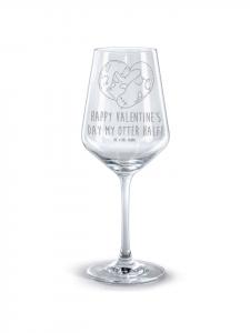 Бокал для вина Выдра Валентина с надписью на прозрачном фоне Mr. & Mrs. Panda