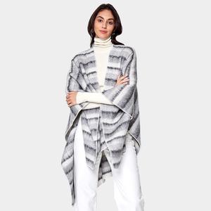 Уютный полосатый трехцветный пончо руана TRUEDAMES, серый