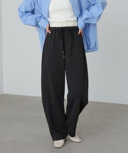 Спортивные штаны с изогнутым силуэтом