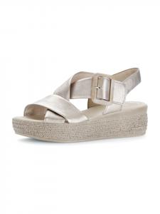 Gabor Босоножки на танкетке золотистого цвета