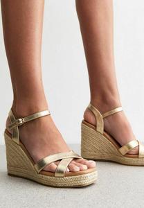 Босоножки на танкетке WEDGE New Look, золотистый
