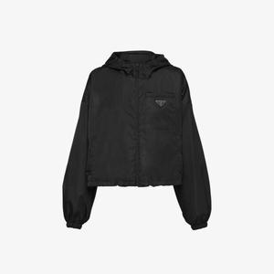 Куртка с капюшоном из переработанного нейлона с фирменной табличкой Re-Nylon Prada, черный