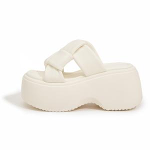 Milan love song Тапочки-слайды женские, черные, с вырезами, быстросохнущие, нескользящие, устойчивые к истиранию и запаху