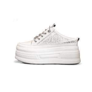 Закрытые тапочки для женщин A poinsettia princess, белый