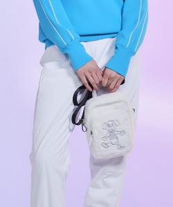 Клатч из искусственного меха с вышивкой