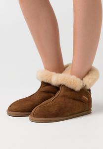 Тапочки BELLA LEOPARD Shepherd, цвет Antique Cognac