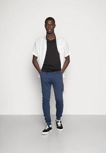 Базовая футболка 3 ПАКЕТА Pier One, черная