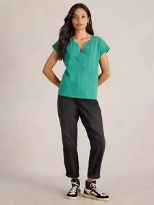 Футболка White Stuff Nelly Organic Cotton Notch Neck, цвет dust/green