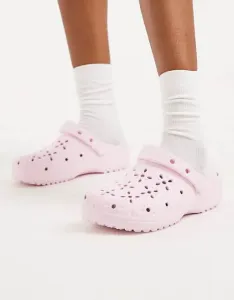Сабо розового молочного цвета с цветочным узором Crocs Classic