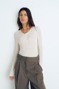 Рубашка с перекрученной деталью H&M, бежевый