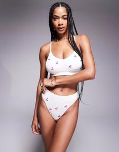 Трусики-стринги Boux Avenue цвета слоновой кости с вышивкой вишневого цвета