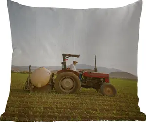 Подушка для улицы - Трактор - Фермер - Гора - 40 x 40 см - Водонепроницаемая - Подушка для отдыха - Подушка - Для интерьера - Обивка с изображением MuchoWow