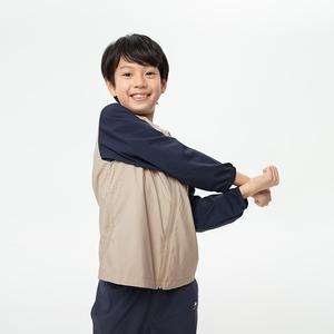 Молодёжная трекинговая куртка Quechua MH500 с защитой от ультрафиолета бежевого цвета