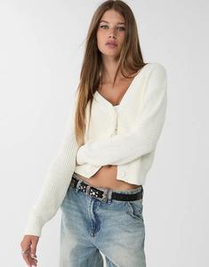 Вязаный кардиган Stradivarius на пуговицах цвета экрю