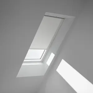 Затемняющие рулонные шторы VELUX «DKL PK08 1025SWL», затемнение, затемнение, без сверления, на направляющих, белые направляющие и ручка, цвет Weiß + weiß