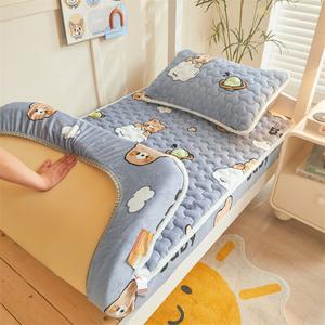 Disney Простыня на резинке из молочного вельвета 120х200 см, цвет Cloud Bear (New)