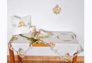 Скатерть Плауэн с вышивкой "Время лилий" Stickereien Plauen 85х85 см, белый