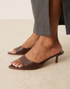 Босоножки на каблуке из кожи Mango с открытой пяткой, темно-красного цвета