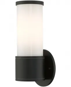 Уличный настенный фонарь Norfolk с одним плафоном, соответствующий требованиям ADA Livex, черный