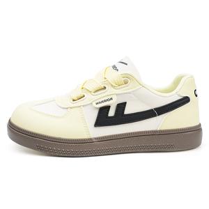 WARRIOR Скользоустойчивые, износостойкие, легкие низкие женские скейтерские кроссовки в желто-бежево-черном цвете, цвет Yellow Beige Black