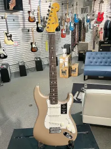 Fender 0110280844 American Vintage II 1965 Stratocaster - Шорлайн Голд