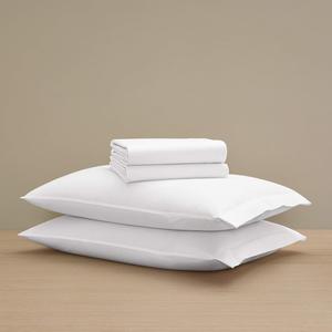 Комплект простыней H by Frette Percale Classic (двуспальный) — роскошный комплект постельного белья белого цвета. В комплект входят наволочки, простыня и простыня на резинке.