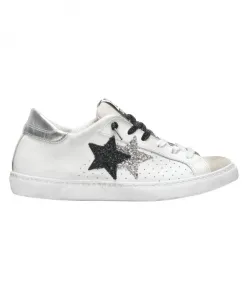 Белые кожаные кроссовки с черными и серебряными деталями. 2Star, белый