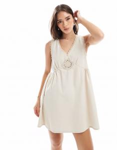 Джинсовое мини-платье ASOS DESIGN с вязаной крючком вставкой нейтрального оттенка