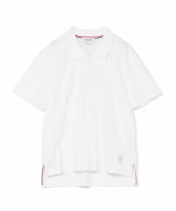 Поло свободного кроя с короткими рукавами и боковым разрезом.