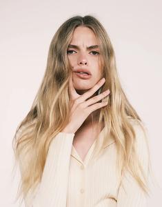 Трикотажный лонгслив-поло Mango с длинными рукавами бежевого цвета