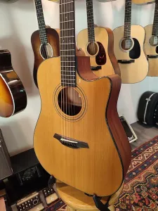 Furch D-22, L.R Baggs Element