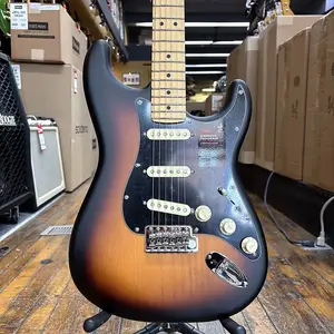 Fender Ограниченная серия American Performer Timber Stratocaster двухцветный с солнцезащитным эффектом с грифом из клена, в мягком чехле