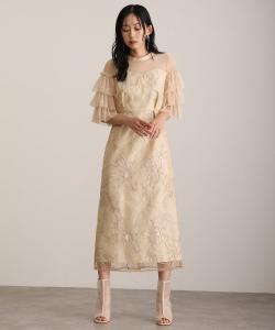 Платье с многоярусными рукавами, цветочной вышивкой, оборками и тюлем для свадебного торжества или вечеринки.