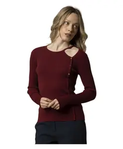 Стильный облегающий пуловер с заниженной талией и вырезом на плече. Kocca, красный