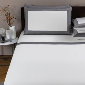 Комплект постельного белья Frette Bold Cal King с контрастной окантовкой, 183×213, молочный/серый