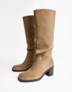 Ботинки Bershka с потертостями на высоком каблуке песочного цвета