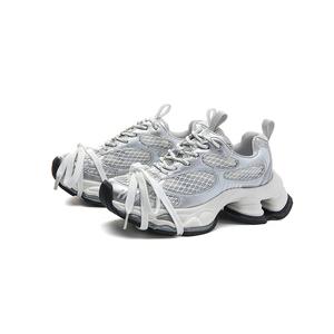 Женские кроссовки с низким верхом и массивной подошвой, увеличивающие рост, с противоскользящей подошвой и износостойкими свойствами, серебристо-серые PAVEA, Silver Gray