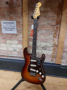 Fender 70-летний юбилей American Professional II Stratocaster 2023 - настоящее время - Comet Burst