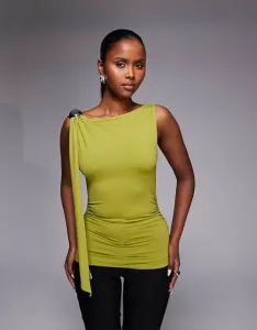 Зеленый шарф с фурнитурой ASOS DESIGN