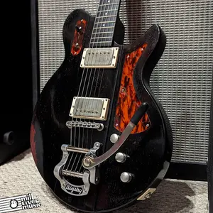 Электрогитара Eastman Juliet Bigsby, антикварный лак, черная, с чехлом