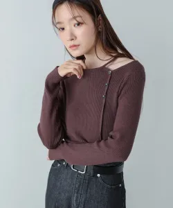 Вязаный топ с разрезом на плече