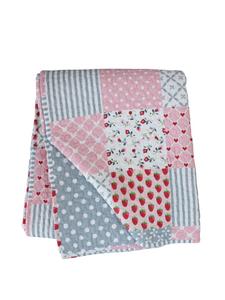 Лоскутное одеяло в розовом цвете Krasilnikoff