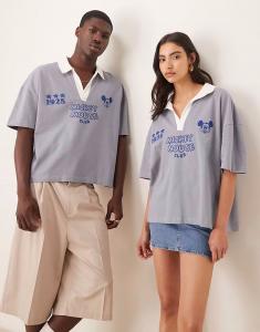 Футболка-поло унисекс Disney свободного кроя с заниженной линией плеч и спортивным принтом Микки Мауса синего цвета ASOS DESIGN