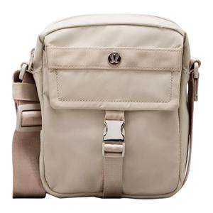 Lululemon Переработанный полиэстер с нейлоном плечевая сумка через плечо унисекс натуральный лён, Raw Linen Color