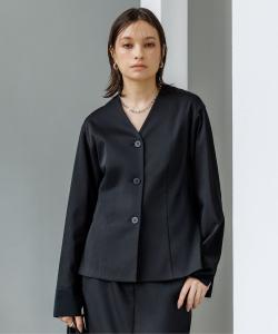 Теплая атласная блузка-кардиган.