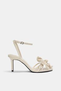 Босоножки на каблуке с вязаным крючком цветком Pull And Bear, экрю