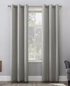 Энергосберегающая затемняющая штора Preston с люверсами Sun Zero, серебро